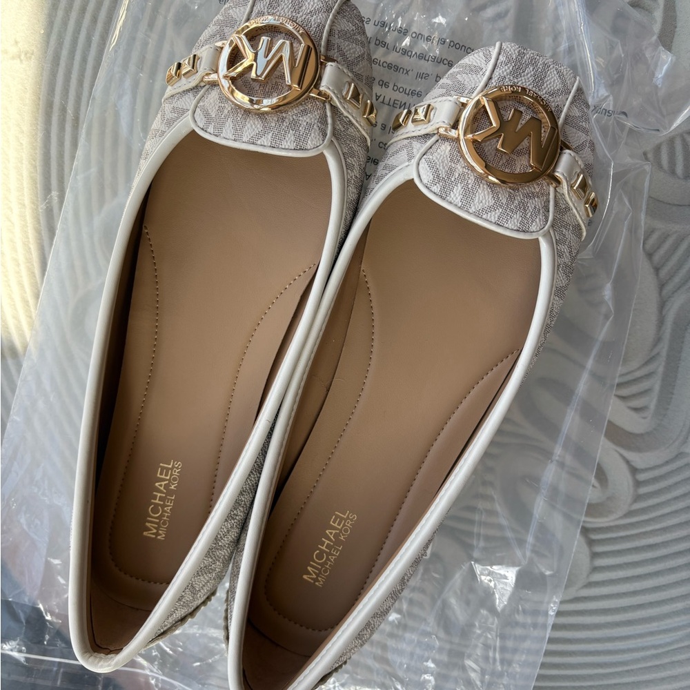 Michael Kors Women's Tan Loafers with Gold Accents NWT - Picture 1 of 5